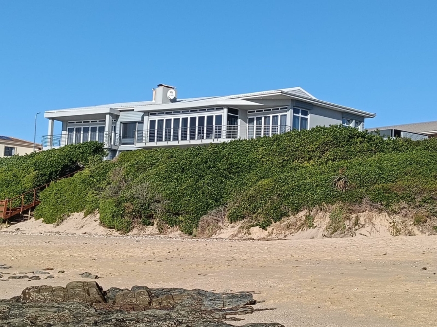 6 Bedroom Property for Sale in Wavecrest Eastern Cape